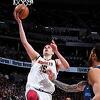 Jokić ušao u historiju i uveo Denver u play-off, Embiid ubacio 30 poena u porazu 76ersa od Toronta
