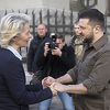 Ursula von der Leyen posjetila Zelenskog u Kijevu i uručila mu upitnik za ubrzano članstvo u EU