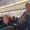 Vjernici u avionu zapjevali duhovne pjesme, ostali putnici nisu bili oduševljeni