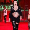 Adriana Lima se vratila na modnu pistu nakon vijesti o trudnoći, ponosno pokazala stomak