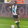Zvijezda Newcastlea "driblala" nikoga, fanovi se šale: Kad djevojka dođe da te gleda