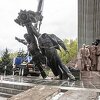 U Kijevu demontiran spomenik koji je nekada nastao u znak prijateljstva Ukrajine i Rusije