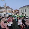 Zajednički iftar i koncert duhovne muzike na mostarskom trgu okupili više od hiljadu vjernika