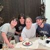 Celine Dion usred borbe s bolešću podijelila rijetku fotografiju sa sinovima