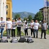Građani donijeli smeće ispred Gradske vijećnice Mostara