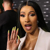 Cardi B pokazala kako mijenja pelenu sa ogromnim noktima: Nosim ih od 10-te godine