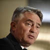 Komšić uspješno operisan na KCUS-u, započeo s oporavkom