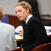 Isplivale snimke koje pokazuju šta ljudi uzvikuju Amber Heard kad napušta sudnicu