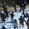 Objavljen snimak tučnjave Torcide s policijom, huligani koristili i protupožarne aparate