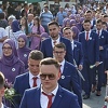 Maturanti Behram-begove medrese prodefilovali ulicama Tuzle: Lijepa tradicija za kraj školovanja