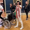 Muškarac prerušen u ženu u invalidskim kolicima pokušao uništiti Mona Lisu