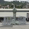 Spomenik Mirzi Delibašiću postavljen na platou sarajevske Skenderije, sutra svečano otkrivanje