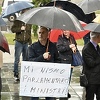 Državni službenici protestovali zbog malih plata i poručili: Mi nismo parlamentarci i ministri