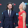 Keanu Reeves i njegova djevojka u rijetkom javnom pojavljivanju izgledali zaljubljeno i sretno