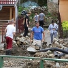 Mještani Čelića u suzama čiste dvorišta: Izbezumljeni smo se spašavali od vode