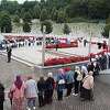 Prvi put Majke Srebrenice u Potočarima održale mirni protest