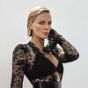 Charlize Theron promjenom izgleda privukla svu pažnju: Iz zanosne plavuše prešla u crnku