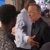 Tom Hanks izgubio živce nakon što je obožavatelj gurnuo njegovu suprugu: Od*ebite od moje žene