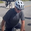 Joe Biden pao s bicikla nakon što mu se noga zaglavila u pedali