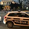 Policija prekinula sporni performans ispred NPS, nagi muškarac i žena će biti kažnjeni