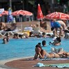 Ljeto je doba intenzivnog kupanja na bazenima: Ovo su koristi, ali i rizici