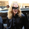 Nicole Kidman čudnim modnim dodacima na licu privlačila poglede u Parizu