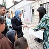 Gradonačelnica Karić dijelila baklave Sarajlijama na prvi dan Bajrama