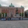 Aktivisti iz Srbije u centru Beograda razvili transparent: Srebrenica - ime genocida