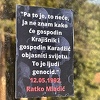Plakat s Mladićevim citatom na Srpskom centru kulture u Srebrenici: To je, ljudi, genocid