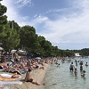 Internetom se širi fotografija: Na plažu u Makarskoj zabranjeno unositi sendviče, sokove...