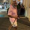 Tyson snimljen kako hoda uz pomoć štapa nakon što je najavio da mu se bliži smrt
