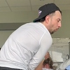 Dok se žena porađala, njen suprug se svim silama trudio da ne povrati