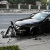Automobil izletio na trotoar kod doma zdravlja Vrazova i oborio nekoliko metalnih stubova