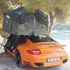 Fotografija Porschea sa šatorom na krovu osvojila internet: A žale se na "paradajz turiste"