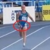 Atletičar izgubio utrku jer je trčao bez gaća i morao skrivati stidno mjesto