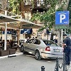 Automobil se zabio u baštu kafića na Baščaršiji, jedna osoba povrijeđena