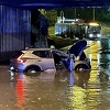Ponovo poplavljen podvožnjak u Buća Potoku: Vozila zaglavljena, reagirali vatrogasci