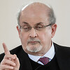 Pisac Salman Rushdie, koji je prekjučer izboden u New Yorku, skinut s respiratora
