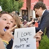 Jesse Eisenberg prošetao crvenim tepihom i dijelio autograme oduševljenim fanovima