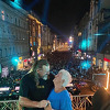 Solomun u zagrljaju majke ovjekovječio trenutak ispred desetina hiljada ljudi u Sarajevu