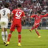 Bayern se u finišu utakmice spasio šokantnog poraza od tradicionalno nezgodnog rivala