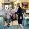 Modrica kraljice Elizabete potaknula sumnje o njenom zdravstvenom stanju