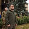 Zelenski stigao u iznenadnu posjetu Izjumu, ukrajinska zastava podignuta na centralnom trgu