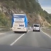 Predizborni autobus HDZ-a preticao preko pune linije kod Žepča