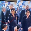Snimak ispred Westminsterske opatije kruži internetom, dama ostala "na pokušaju" da se rukuje