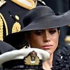 Zbog jedne "sposobnosti" Meghan Markle ljudi su ubijeđeni da je lažno zaplakala za kraljicom
