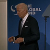 Biden nakon govora zbunjeno lutao po pozornici, djelovao veoma nesigurno