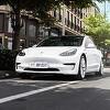 Tesla će opozvati milion automobila zbog problema sa zatvaranjem prozora
