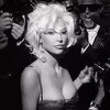 Kim Kardashian stigla na reviju u Milanu, imitira izgled Marilyn Monroe