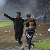 Broj žrtava na stadionu u Indoneziji nakon sukoba navijača i policije povećan na 174